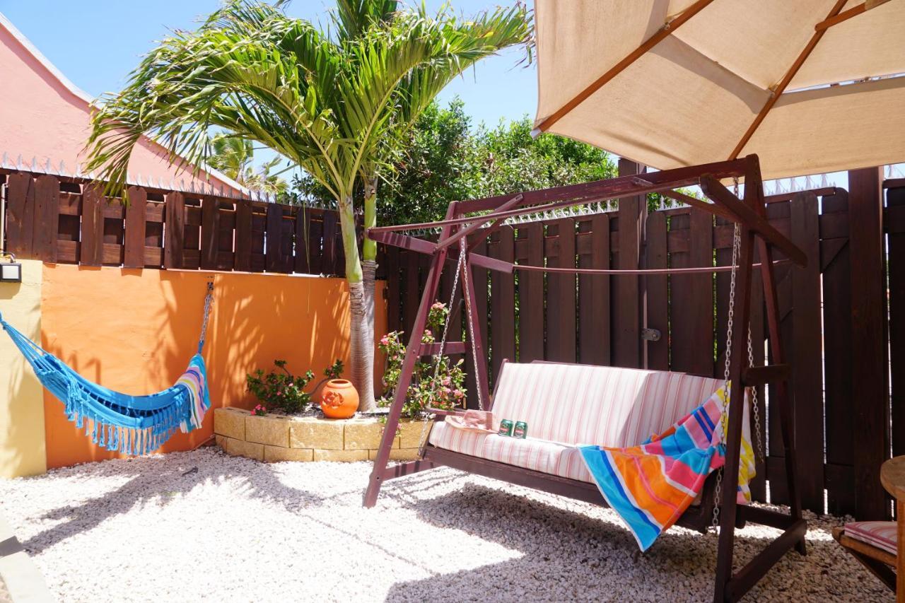 Carinas Studio Apartments Palm Beach Exterior foto